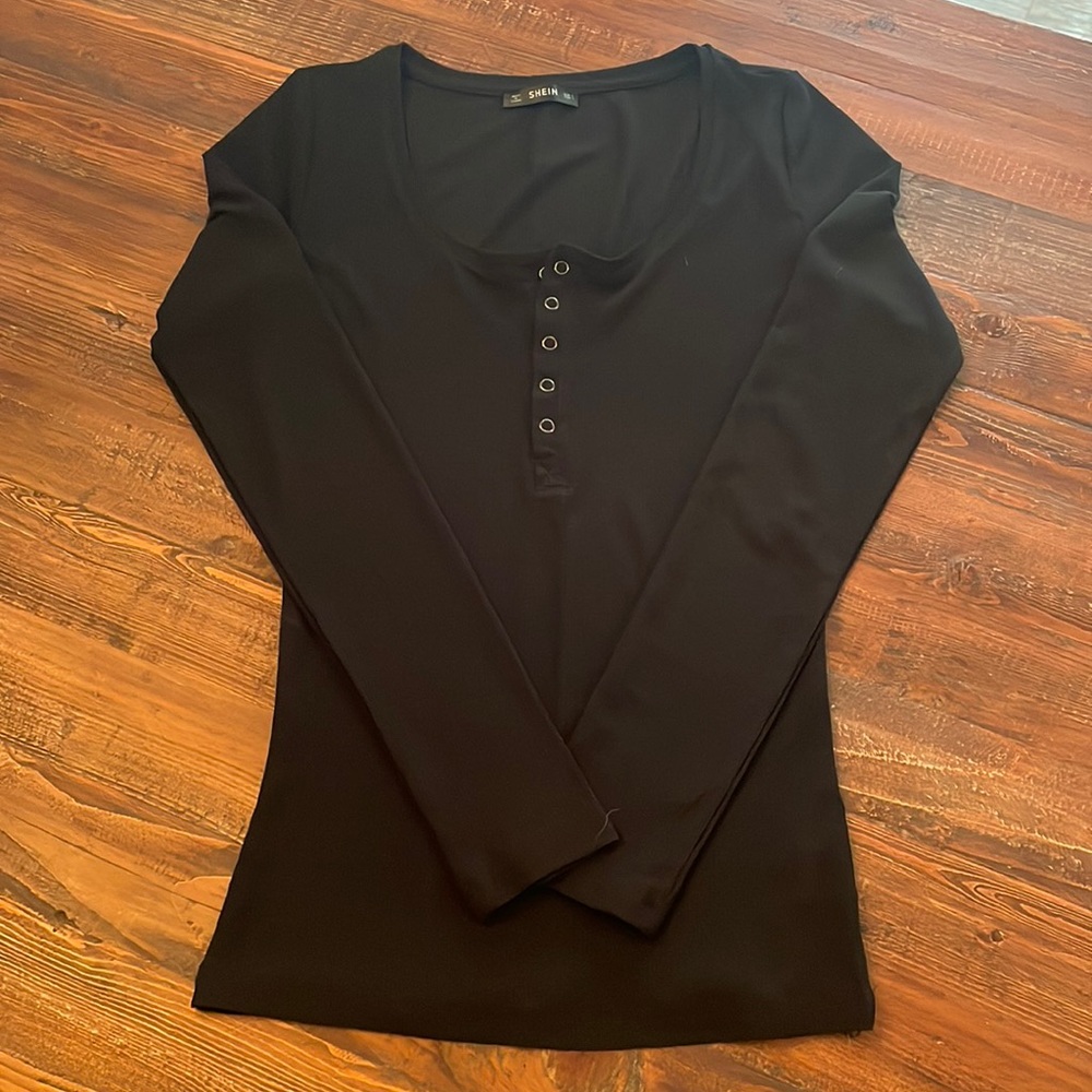 Long sleeve ribbed fitted snap front black shirt. Shein size L